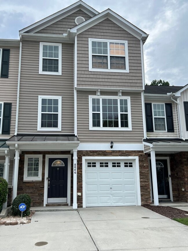 Building Photo - Updated 3-Bedroom 2.5 Bath Townhome in ide...