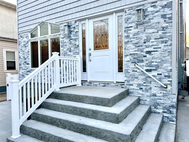 Foto del edificio - 97 Cedarhurst Ave