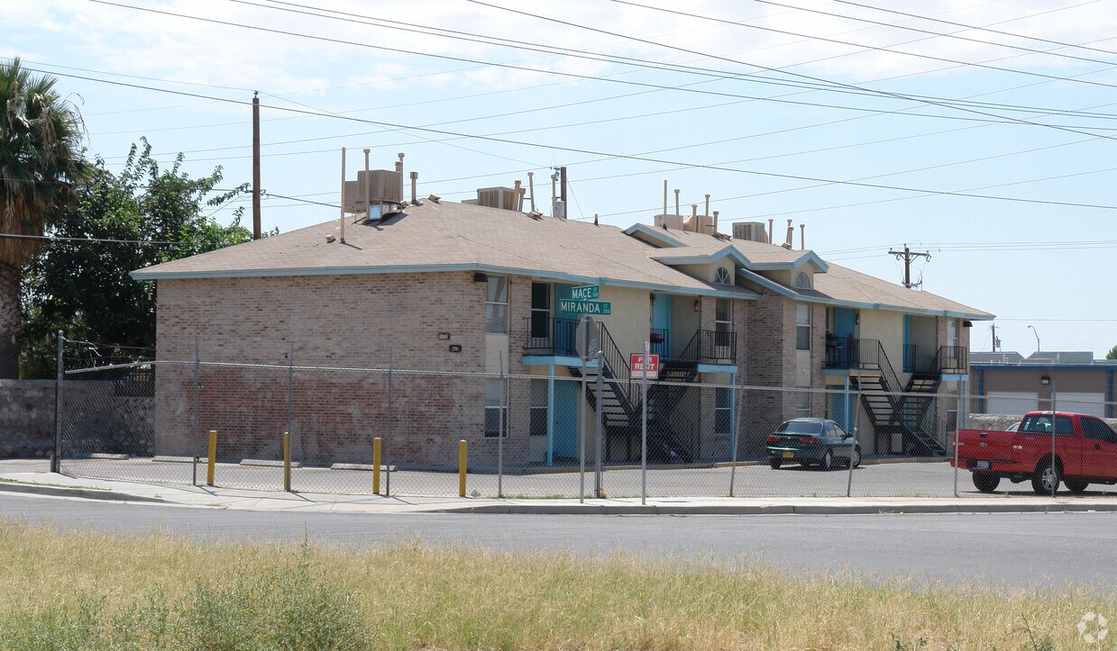 Building Photo - 5177 Mace St