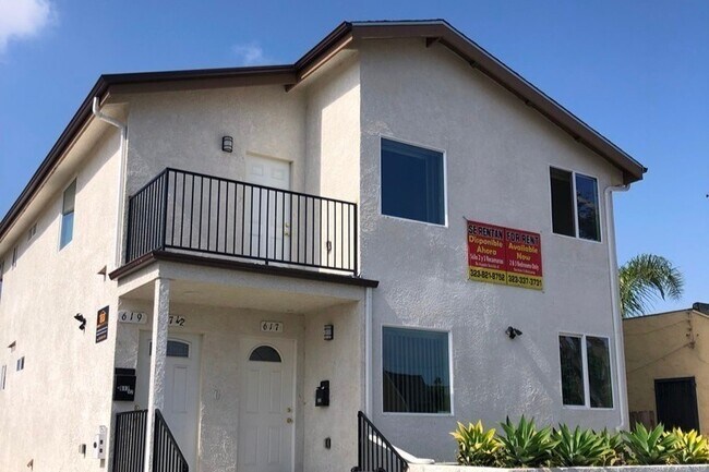 Foto del edificio - 617, 617 1/2, 619 W 83rd St.