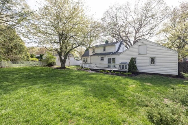 Building Photo - 5 Lindenwoods Rd