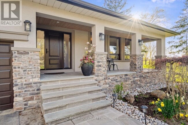 Photo du bâtiment - 14432 Innis Lake Rd