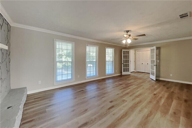 Foto del edificio - 5054 Arbor Ln SW