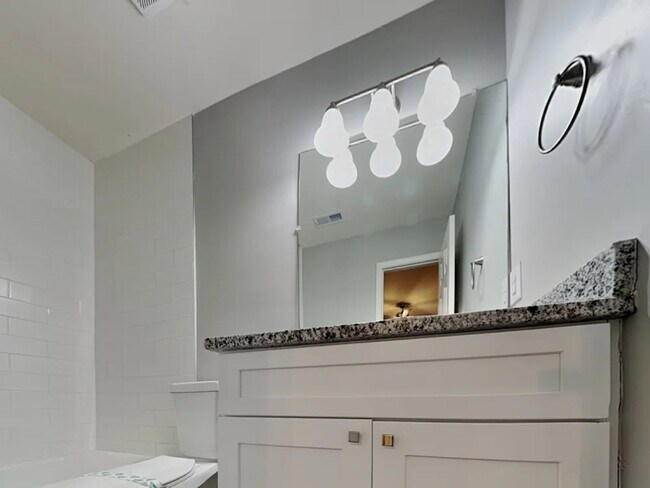 Foto del edificio - 302 Graham Meadow Dr