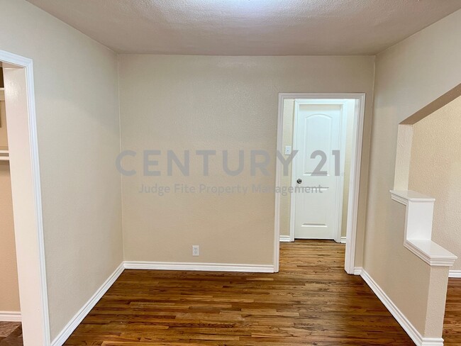 Foto del edificio - Spacious 2/1/1 in Oak Cliff For Rent!