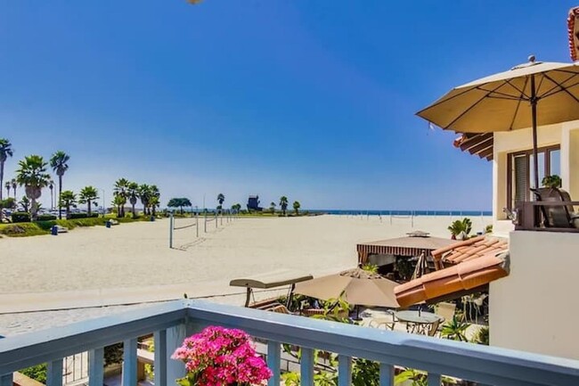 Building Photo - Front Ocean Luxury furnished or unfurnishe...