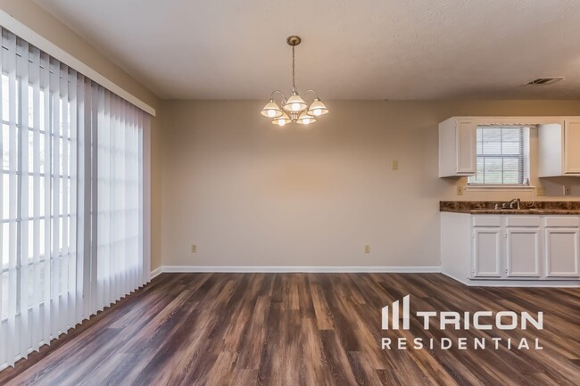 Building Photo - 3670 Riverchase Terrace