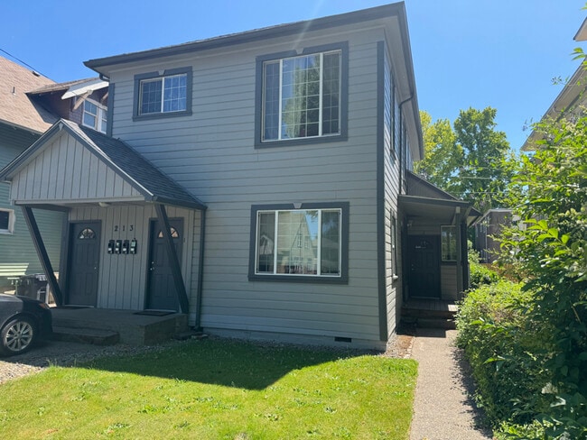 Building Photo - 213 NW 11th St