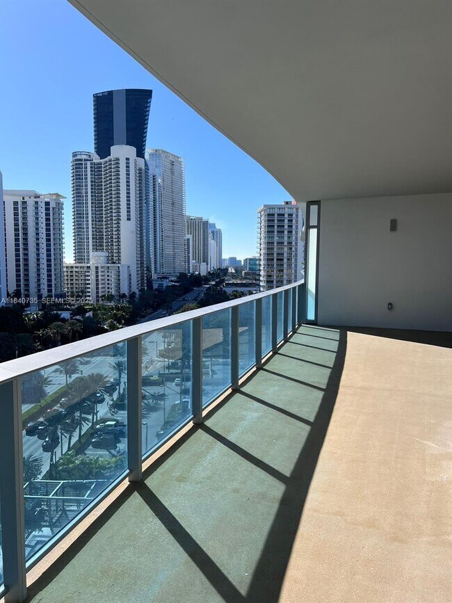 Foto del edificio - 17550 Collins Ave
