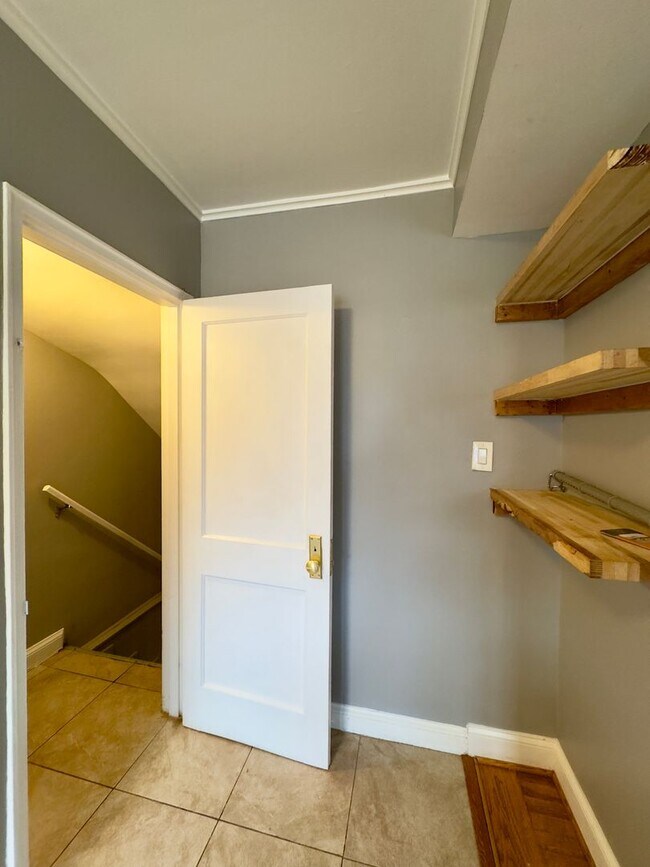 Foto del edificio - 1/2 OFF 1ST MONTHS RENT-Charming 4 Bedroom/2 Bathroom Townhome with In-Unit Laundry in Mid-Govans...
