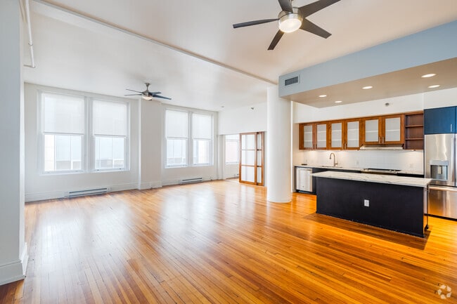 Interior Photo - 930 Penn Ave
