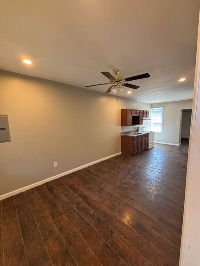 Foto del edificio - Spacious 2BR / 2BA Single-Family Home Near Fishtown – Available Now!