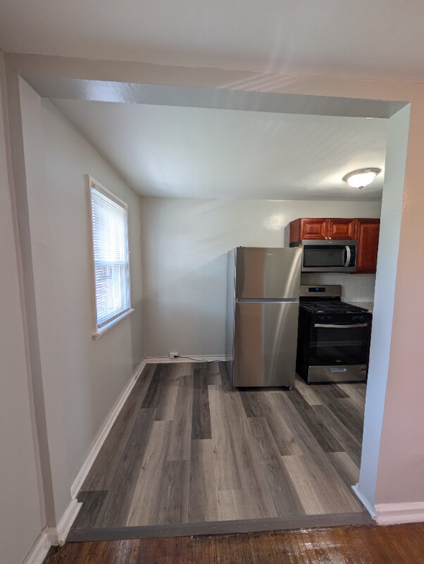 Foto principal - 320 E Essex Ave