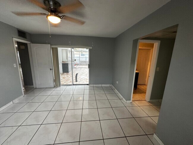 Foto del edificio - 7225 Grandview Blvd