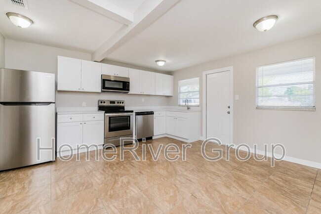 Foto del edificio - 2107 W Ferris Ave