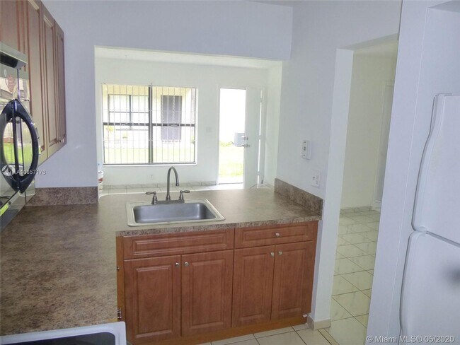 Building Photo - 2715 W 66th St