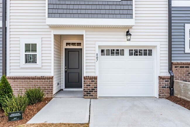 Foto del edificio - *$500 Rental Credit Move in by June 1st* S...