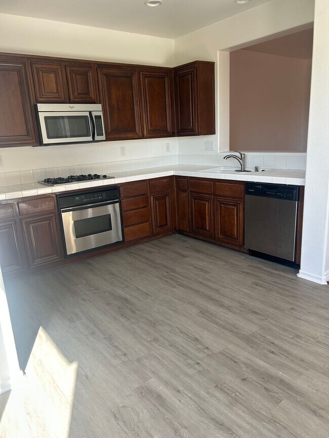 Foto del edificio - 4BR/2.5BA Townhouse with a view