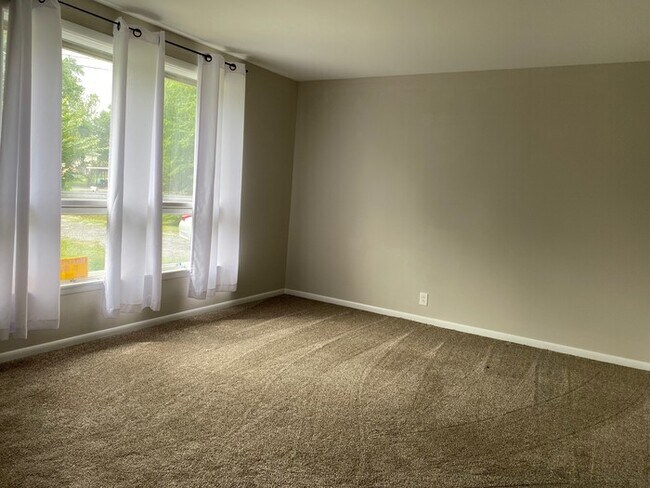 Foto del edificio - 205 Bennett Dr