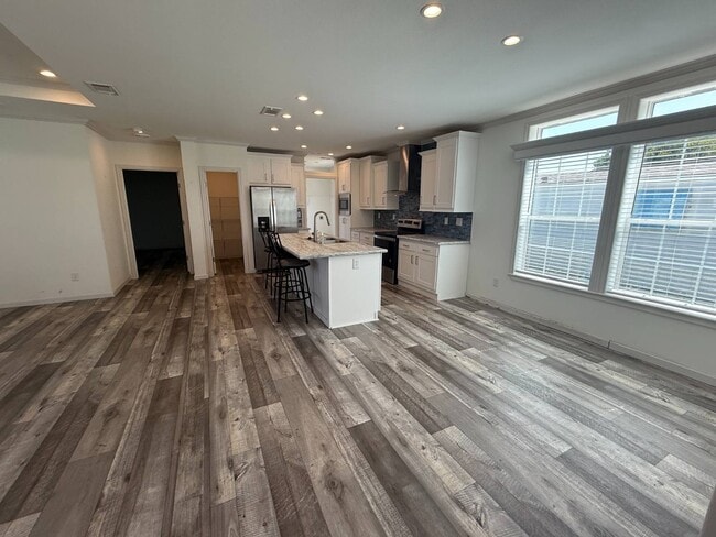Building Photo - 112 Paradise Dr