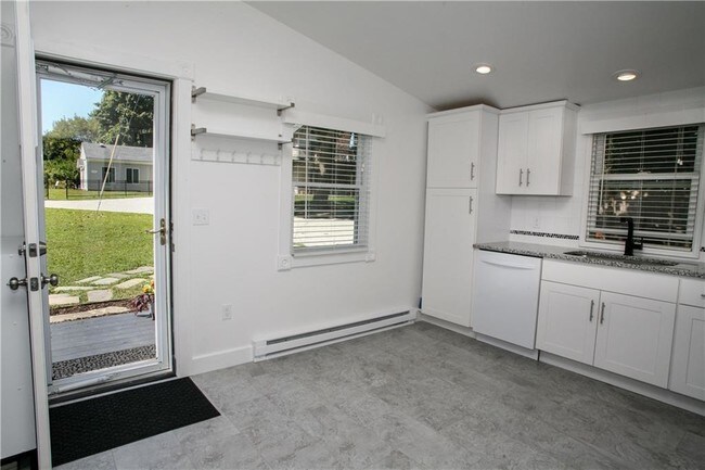 Building Photo - 2 Indian Terrace