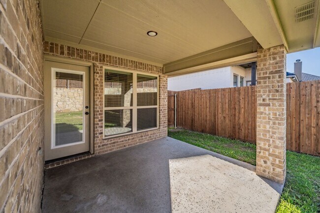 Building Photo - Single story 4 bedroom in Weatherford ISD with updates galore