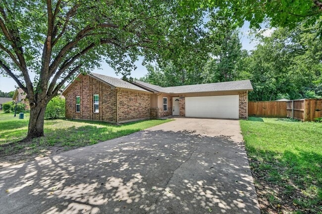 Photo - 2908 Mistywood Ln House