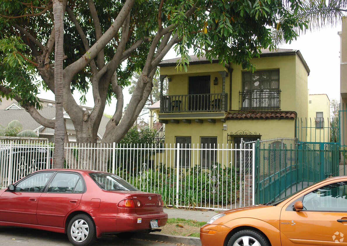 Building Photo - 617 N New Hampshire Ave