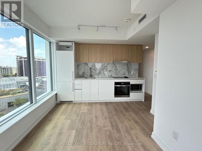Photo du bâtiment - 1100-1100 Sheppard Ave W