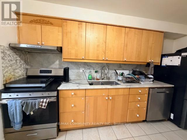 Building Photo - 537 Steeles Ave W