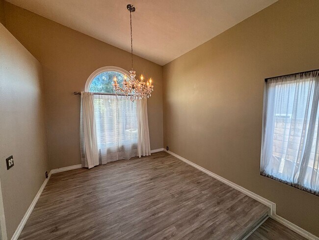 Foto del edificio - 3-Bedroom Saugus Home with Large Yard & RV Parking!