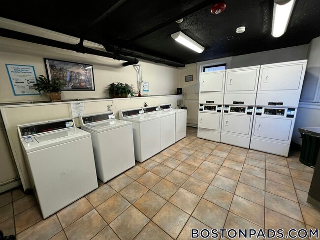 Building Photo - 5 Barrows St