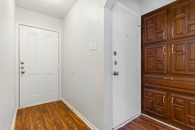 Building Photo - Charming Arlington Retreat with Cozy Livin...