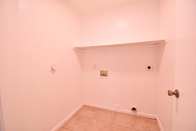 Foto del edificio - 6780 N 74th Dr
