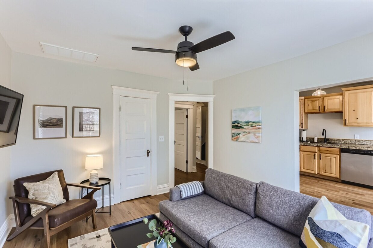 Foto principal - 540 E 1st Ave