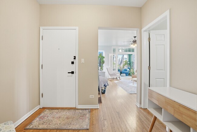 Foto del edificio - 7657 N Greenview Ave