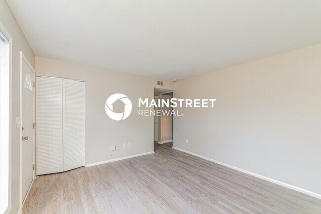 Foto del edificio - 3 Bedroom Pet-Friendly Home in Louisville, KY with Main Street Renewal