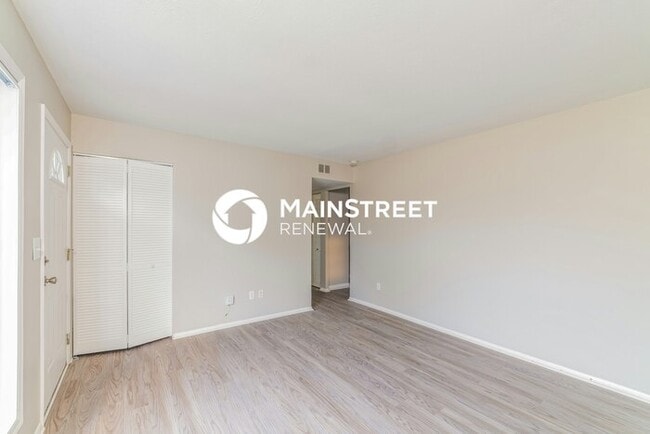 Photo - 3 Bedroom Pet-Friendly Home in Louisville, KY with Main Street Renewal