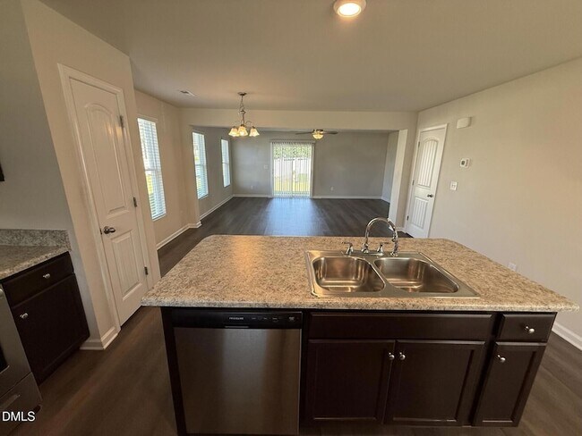 Building Photo - 1066 Peony Ln
