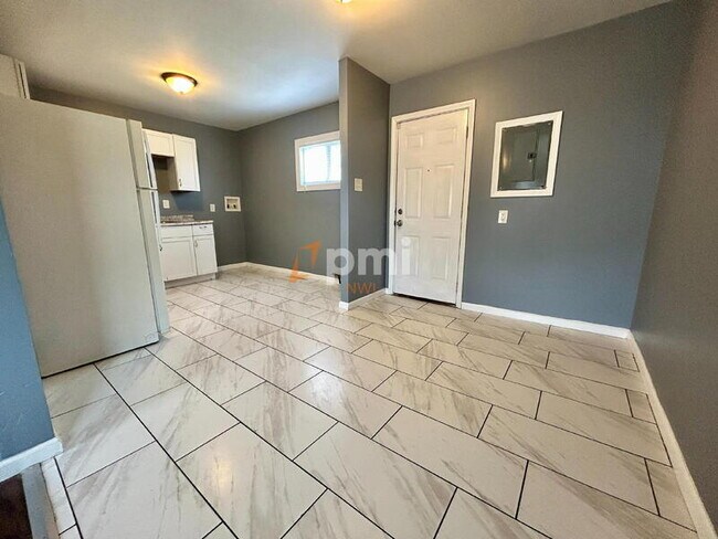 Foto del edificio - 2166 Wisconsin St
