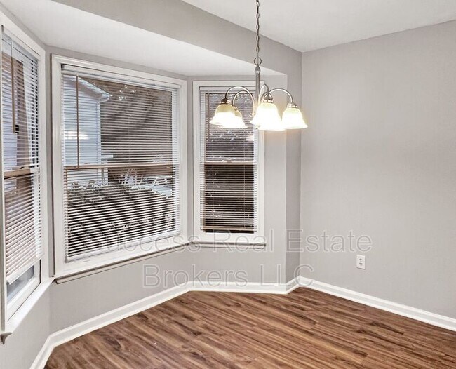 Building Photo - 1570 Oakpointe Drive