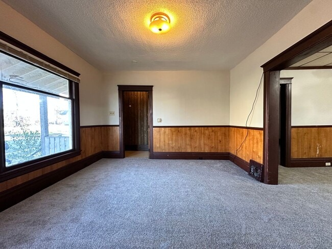 Building Photo - 98 E Van Buren St