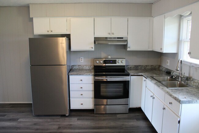 Foto del edificio - Cute 2 BR w/garage in Pittsboro!