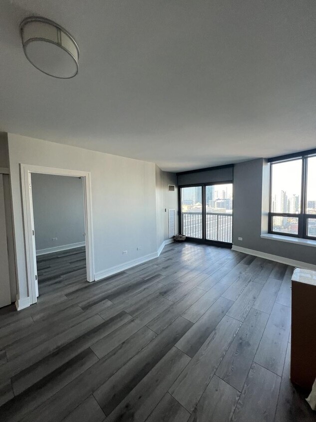 Foto principal - 1 bedroom in Chicago IL 60654