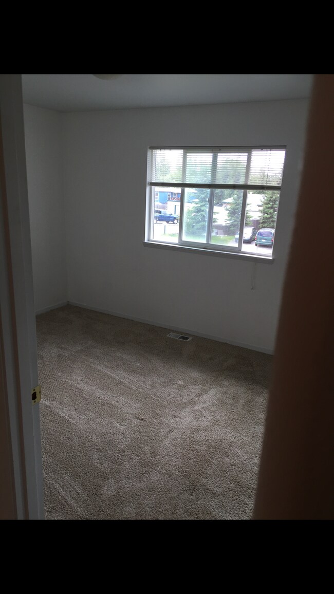 Building Photo - 2200 Ivan Dr