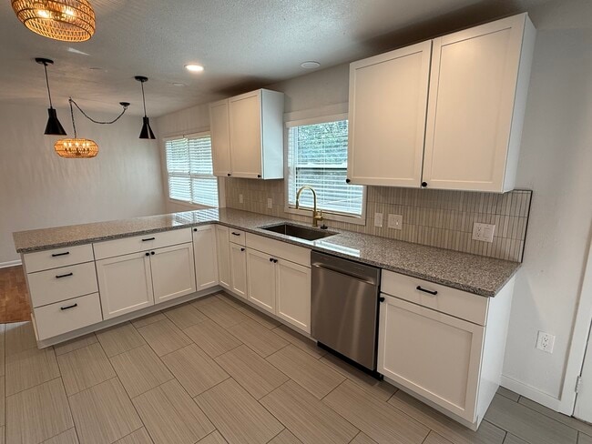 Building Photo - 3979 S Farm Road 193
