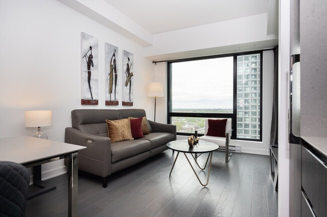 Building Photo - 1080 Rue Stanley