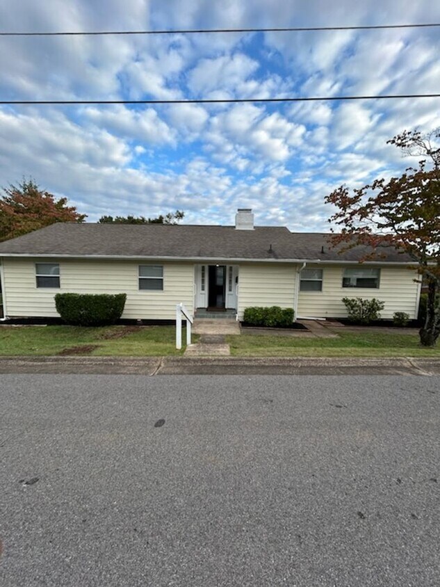 Primary Photo - BEAUTIFUL 3 BD, 2 BA Ranch Style home with...