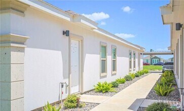 Building Photo - 5901 Sandpiper Ave