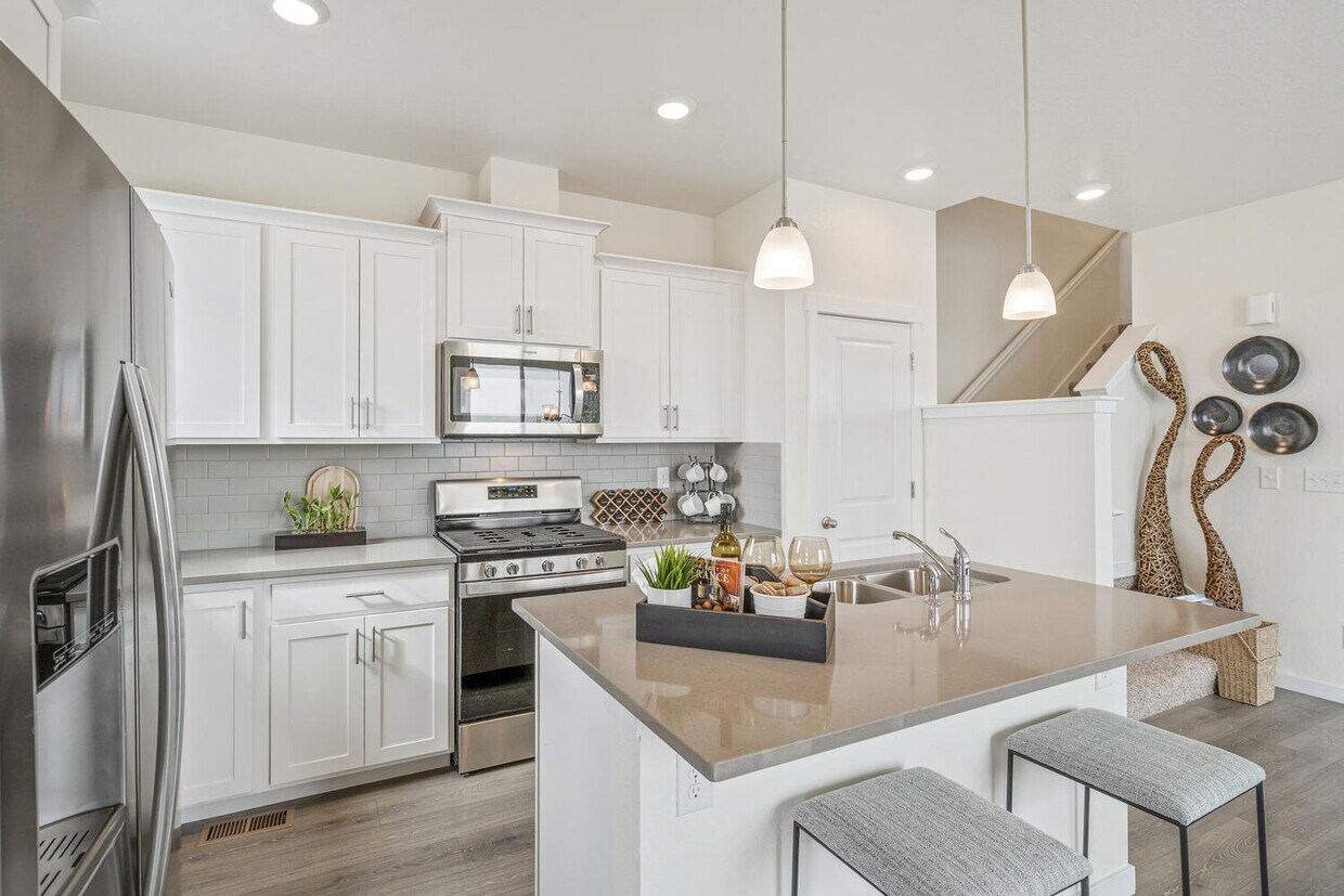 815 N Quatar St, Aurora, CO 80018 Townhouse for Rent in Aurora, CO